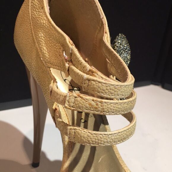 5.5” Beige High Heel Platform Shoes size 7.5 - Picture 9 of 11